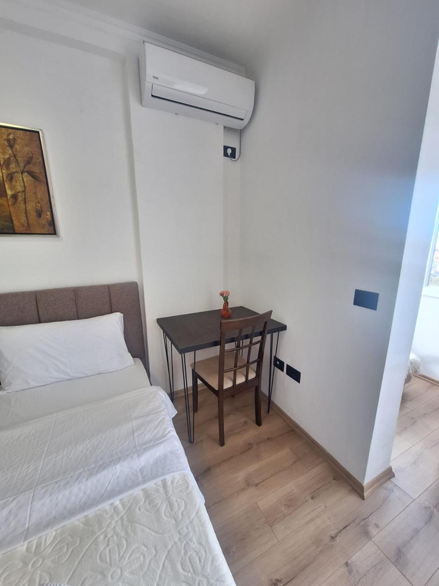 Albania Apartment Near Tirana City Center Double Or Twin Bed Exteriör bild