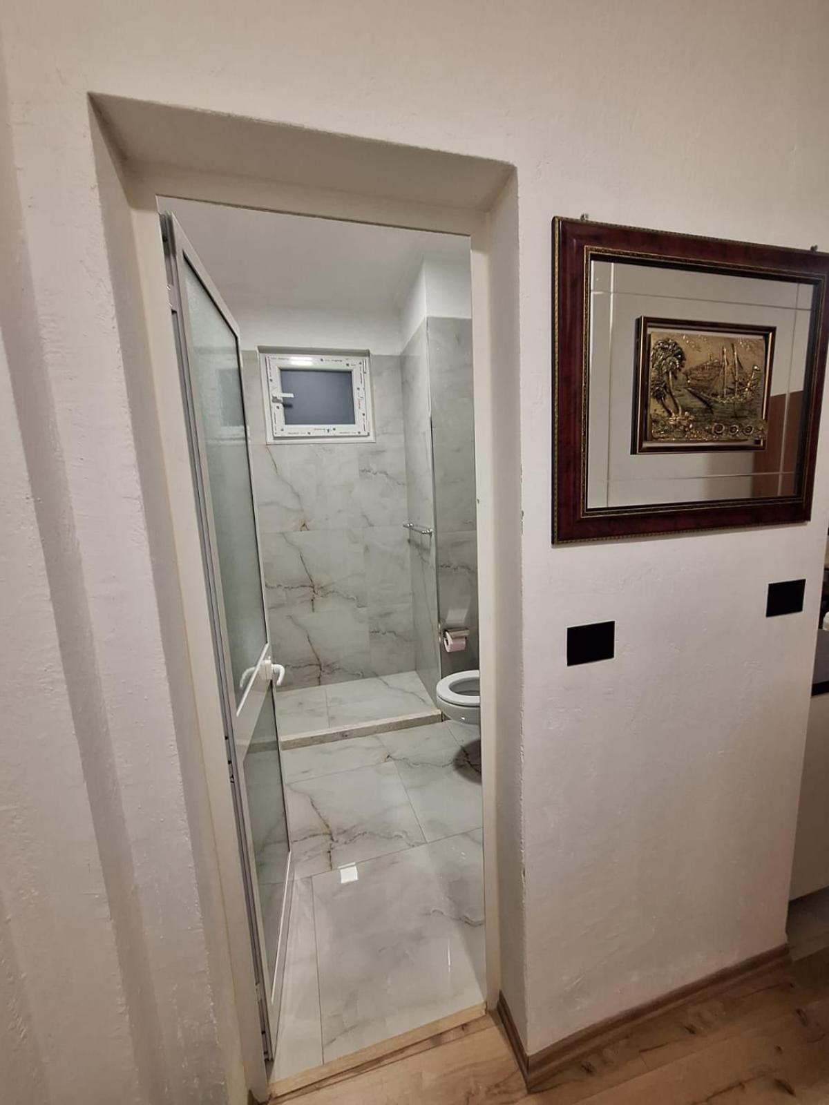 Albania Apartment Near Tirana City Center Double Or Twin Bed Exteriör bild