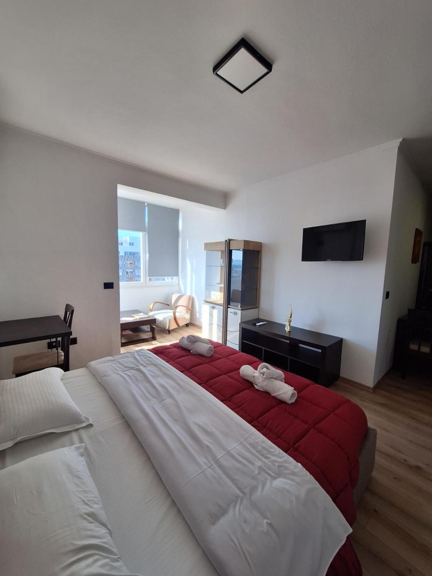 Albania Apartment Near Tirana City Center Double Or Twin Bed Exteriör bild